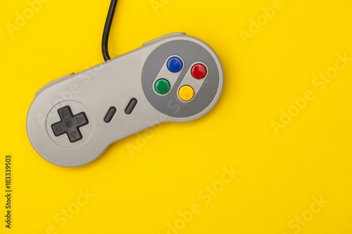 Cuadros en Lienzo Retro computer gaming controller on a bright yellow background
