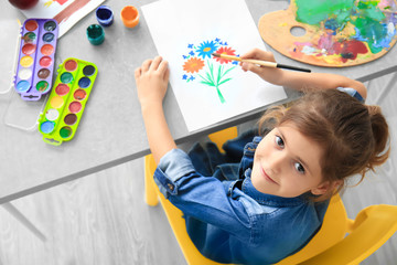 Canvas Print - Little girl painting at table