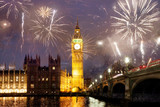 Fototapeta Big Ben - explosive fireworks display fills the sky around Big Ben. New Year's Eve celebration in the city