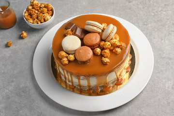 Poster - Plate with delicious caramel cake on table