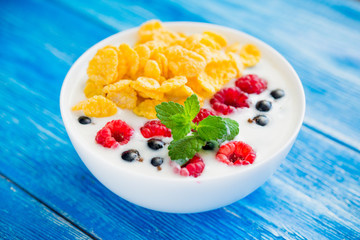 Wall Mural - tasty breakfast with cereals and yoghurt raspberry