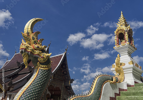 Zdjęcie XXL Smok statua blisko Chiang Mai Tajlandia