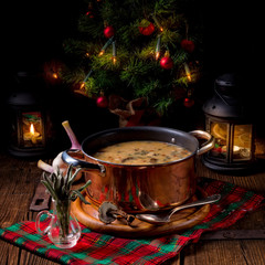 Wall Mural - weihnachtliche Steinpilz-Walnuss Suppe