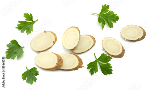 Cuadros en Lienzo sliced horseradish root with parsley isolated on white background