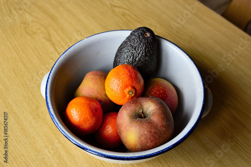 Obst Schussel Essen Gesund Apfel Orange Avokado Green Rot Gelb Gesund Frisch Frische Vegetarier Diat Tabelle Isoliert Reif Suss Saftig Bio Dessert Tisch Holz Kuche Essen Grau Buy This Stock Photo