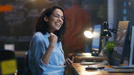 Poster - Beautiful Female Financier Uses Mobile Phone, Has Great News and Shows 