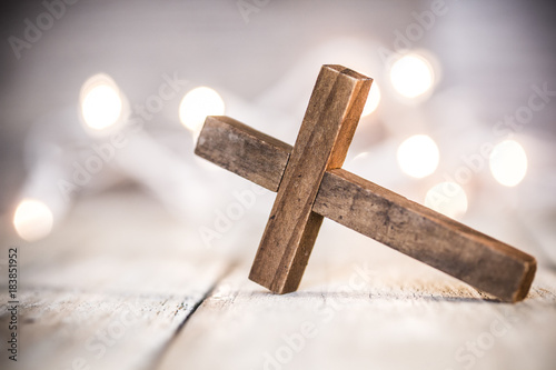 Fotografía Wooden Christian Cross Background