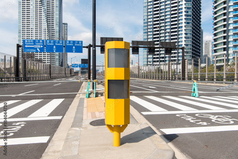 道路のブリンカーライト（障害物表示灯） の Stock フォト | Adobe Stock
