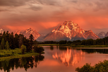 Wall Mural - Mountains in Grand Teton National Park at sunrise. Oxbow Bend on the Snake River.