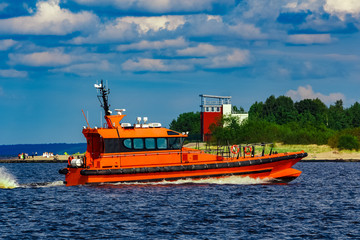 Sticker - Orange pilot boat in action