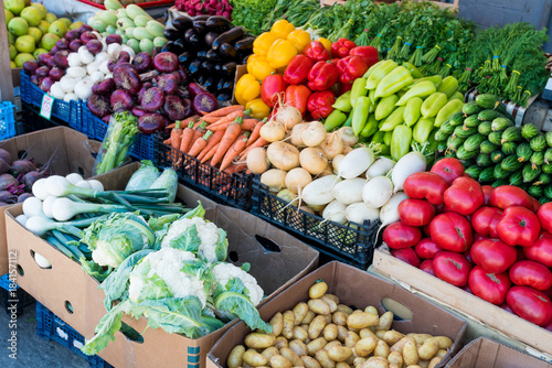 Fotografía Fresh and organic vegetables at farmers market