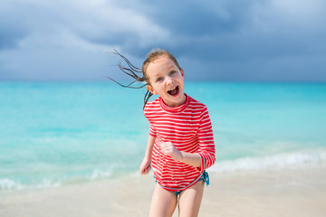 Sticker - Little girl on vacation