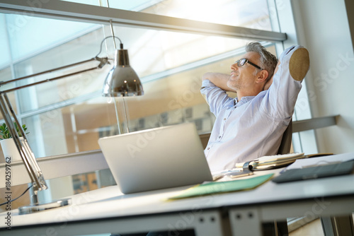 Cuadros en Lienzo Businessman in office relaxing in desk chair