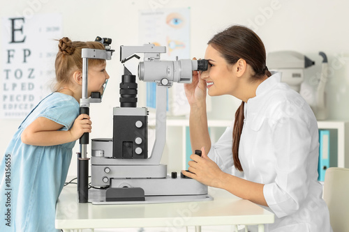 Fotografía Cute little child at ophthalmologist's office