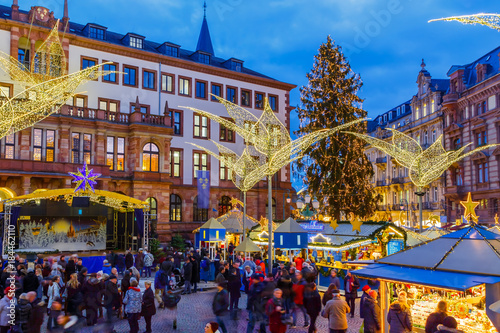 Wiesbaden Der Weihnachtsmarkt Sternschnuppenmarkt Dezember 2017 Stock Photo Adobe Stock