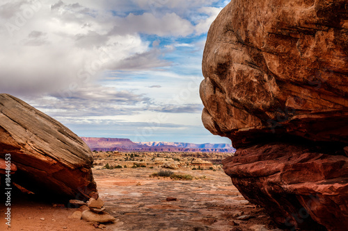 Fotografía  I captured this large boulder image while on Pothole Point in the Needles District of the Canyon Lands National Park in Utah