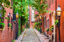 Acorn Street, Boston, Massachusetts, USA.