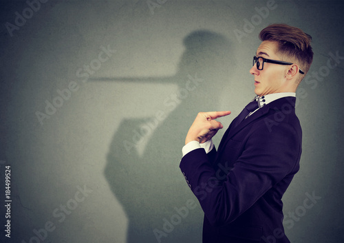 Cuadros en Lienzo Hypocritical†man lying expressively
