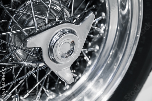 Cuadros en Lienzo Chromed wheel disc. Luxury vintage sport car