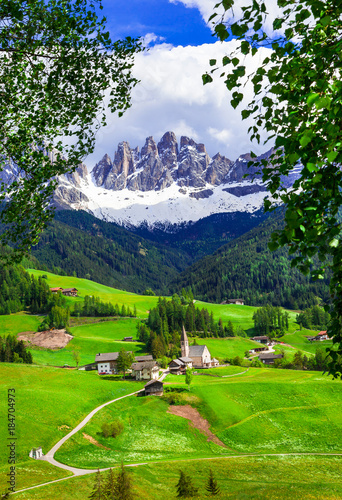Foto-Schiebegardine Komplettsystem - Alpine scenery - Dolomites mountains and traditional villages. Val di Funes, Italy (von Freesurf)