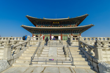 Wall Mural - Dec 6,2017 Toorist looking around Kunjongon at Gyeongbok Palace, Seoul