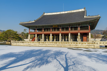 Wall Mural - Dec 6,2017 Sonwing at Gyeonghoeru in Gyeongbok Palace, Seoul