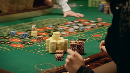 Wall Mural - Girl winning in a casino