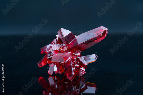 Fotomural red crystal of natural origin