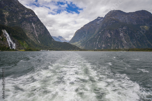 Fotografía Stern of boat in Milford Sound New Zealand