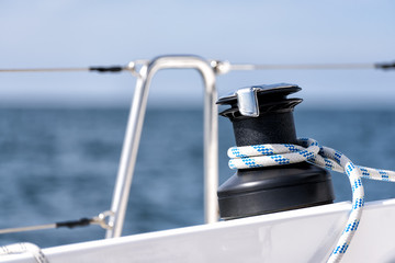 Fototapete - Winsch auf einer Segelyacht