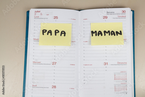 Fotografía Agenda ouvert avec jours papa et maman pour garde alternée des enfants