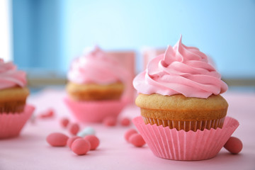 Poster - Delicious cupcake on table