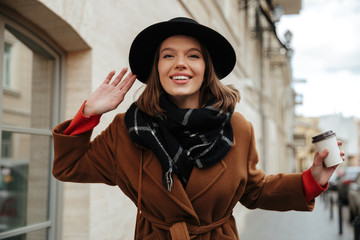 Wall Mural - Portrait of a pretty girl dressed in autumn clothes