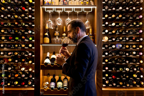 Cuadros en Lienzo Handsome mature man tasting red wine