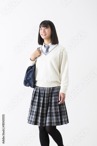 スクールバッグを持つ女子高生 Adobe Stock でこのストック画像を