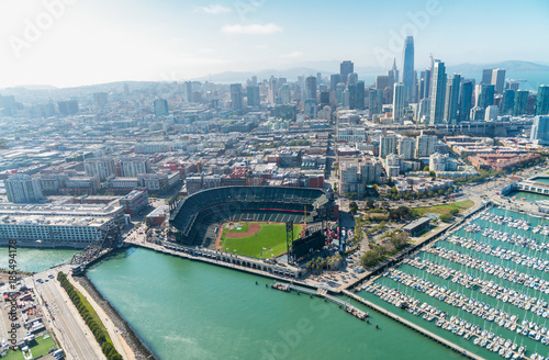 Cuadros en Lienzo Aerial view of San Francisco skyline on a beautiful sunny summer day