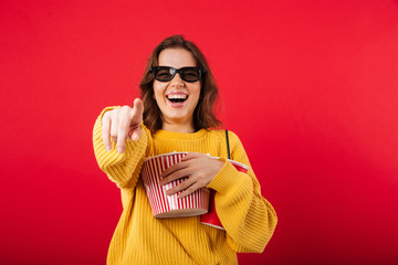 Poster - Portrait of a laughing woman in sunglasses