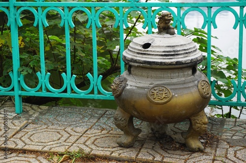 Fotografija Ancient stoneware urn in Hanoi, Vietnam