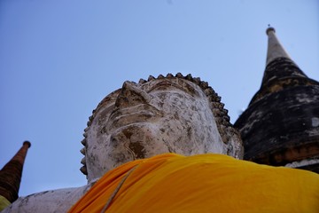 Canvas Print - The old temple was built in the Ayutthaya period.