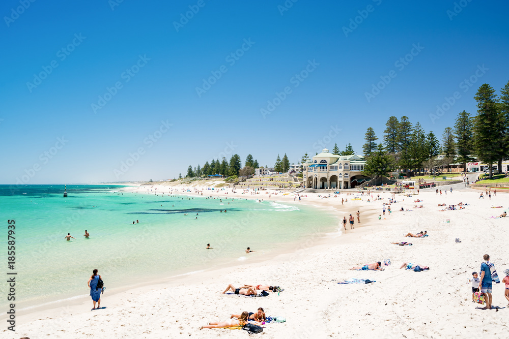 A busy Cottesloe Beach, Perth, Western Australia on a beautiful Summer afternoon. Photographed: December 22, 2017. - obrazy, fototapety, plakaty 