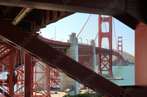 Plakat Widok na most Golden Gate przez pier podstawową. Gdzie: San Francisco, USA. W przypadku: 07-09-2016.