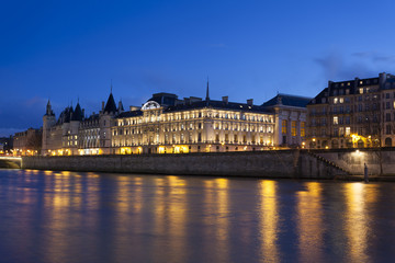 Wall Mural - Seine River and conciergerie, Paris, France