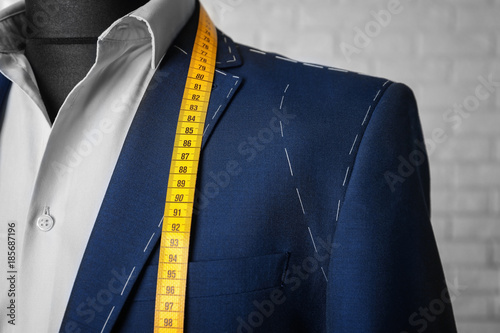 Fotografía Semi-ready suit on mannequin indoors, closeup