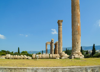 Fototapete - Olympian Zeus columns  ruins  in Athens  Greece