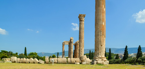 Fototapete - Olympian Zeus columns  ruins  in Athens  Greece