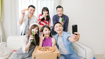 Poster - young people selfie happily