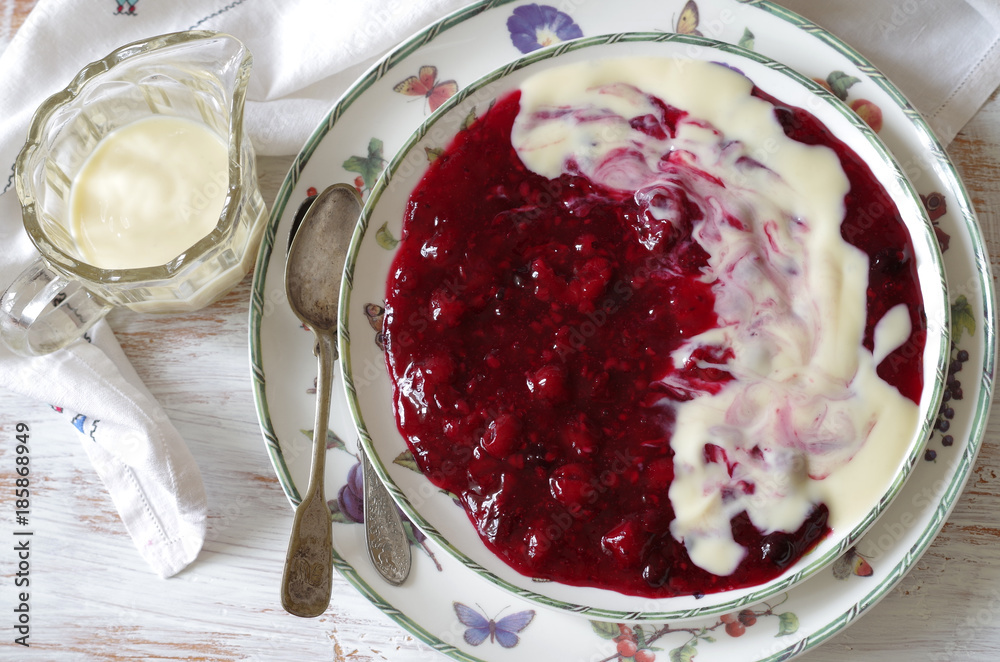 rote Grütze mit Vanillesoße Stock Photo | Adobe Stock rote Grütze mit Vanillesoße Stock Photo | Adobe Stock