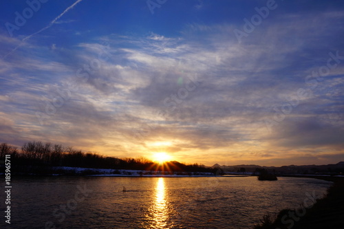 川の日没青空太陽の光芒 Buy This Stock Photo And Explore Similar Images At Adobe Stock Adobe Stock