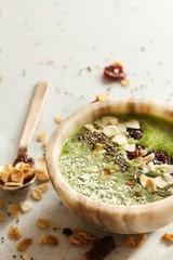 Wall Mural - Green smoothie bowl / Healthy breakfast concept