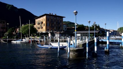 Wall Mural - Iseo Hafen in Oberitalien